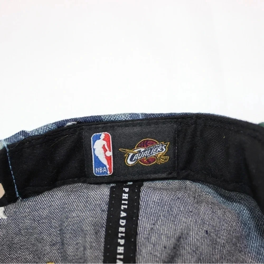 Mitchell & Ness NBA Cleveland Cavaliers Snapback Hat - Picture 9 of 11